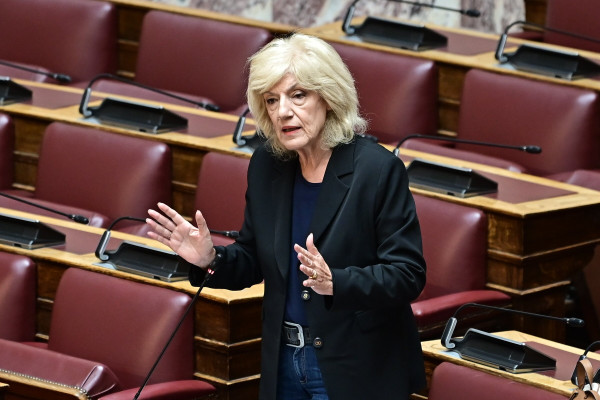 Αριστερίστικος εκτροχιασμός με «φέρετρα του Δένδια»