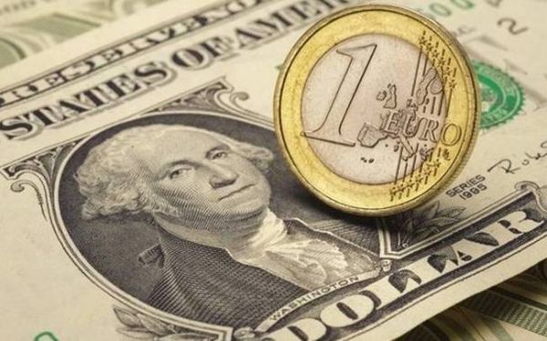 Deutsche Bank: Έξι λόγοι για να πουλήσετε ευρώ