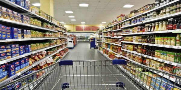 Η αύξηση του ΦΠΑ μείωσε τις αγορές στα σούπερ μάρκετ