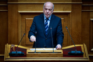 Οι (κατά Ανδρουλάκη) «γενίτσαροι» που δίνουν τη μάχη για τον Μητσοτάκη