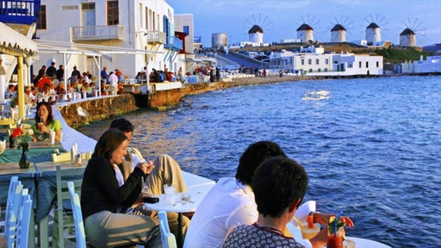 Αν «παίζουμε με τη φωτιά», αξίζει το ρίσκο του τουρισμού;