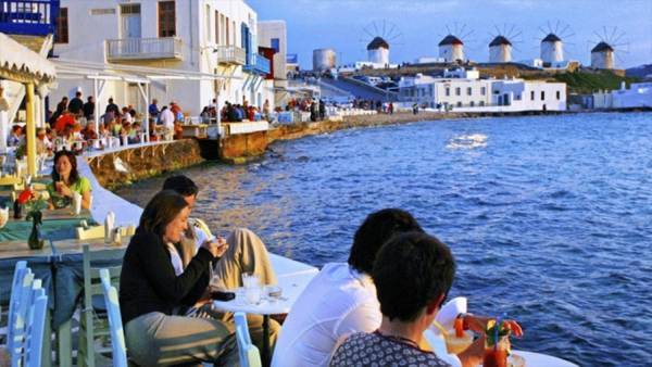 Αν «παίζουμε με τη φωτιά», αξίζει το ρίσκο του τουρισμού;
