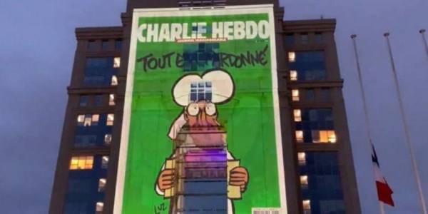 Γαλλία-Συμβολική κίνηση: Σκίτσα του Charlie Hebdo σε κυβερνητικά κτίρια