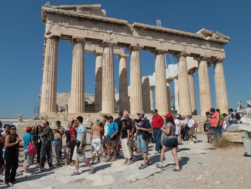 Handelsblatt: 30 εκατ. τουρίστες φέτος στην Ελλάδα