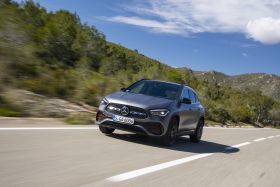 Πρεμιέρα για την Mercedes-Benz GLA, οι εκδόσεις, η τιμή, τα πακέτα τετρακίνησης