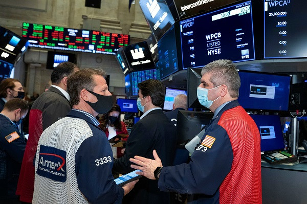 Σε τροχιά ανάκαμψης Wall Street- «Σύμμαχος» οι λιανικές πωλήσεις