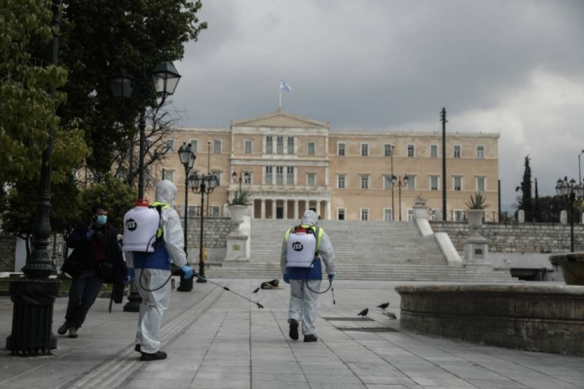 Έκτακτη συνεδρίαση λοιμωξιολόγων: Τι μέλλει γενέσθαι με Γυμνάσια-Λύκεια και λιανεμπόριο