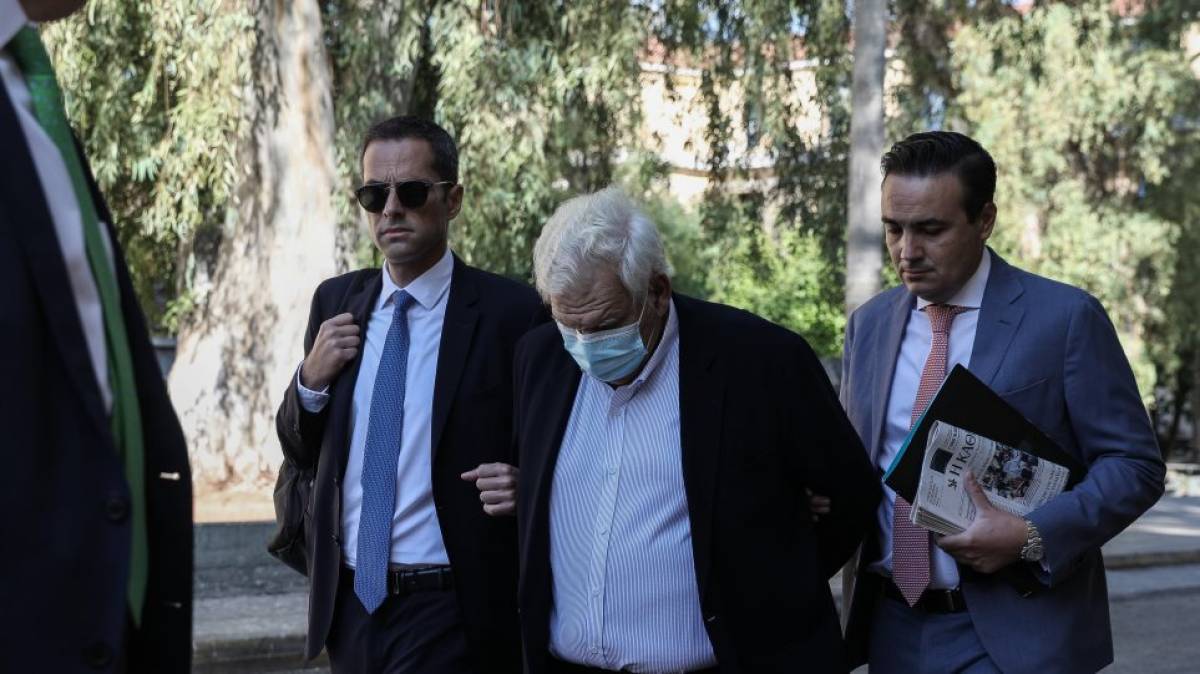 Υπόθεση Folli Follie: Ξεκινά η δίκη– Στο εδώλιο 13 κατηγορούμενοι
