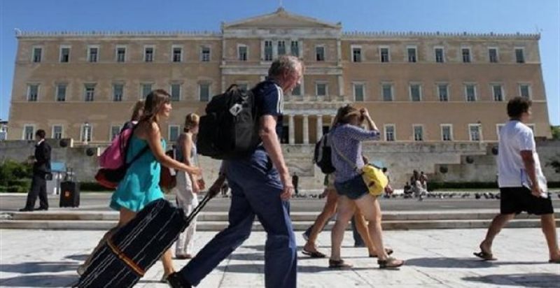 ΣΕΤΕ: Γιορτή για την Αυγουστιάτικη αύξηση, αλλά και… SOS για την πορεία του τουρισμού