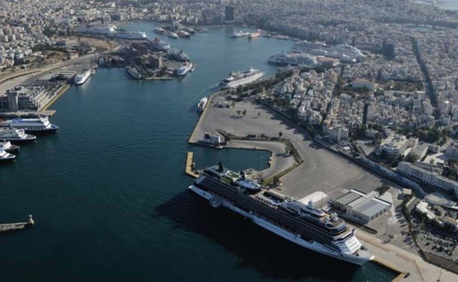 Τρεις σύγχρονες γερανογέφυρες στο λιμάνι του Πειραιά
