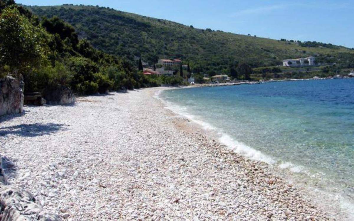 Απλοποιούνται οι διαδικασίες για παραχώρηση χρήσης αιγιαλού και παραλίας