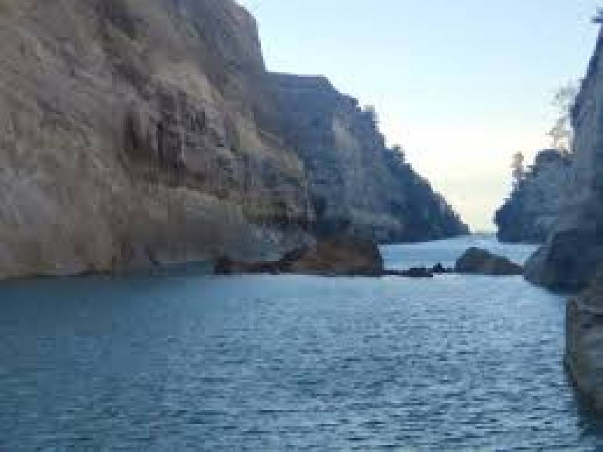 Στα έργα αποκατάστασης της Διώρυγας της Κορίνθου ο Μητσοτάκης
