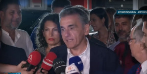 Τσακαλώτος: Η μεταπολιτική έχει μπει απέναντι στην ουσία της πολιτικής
