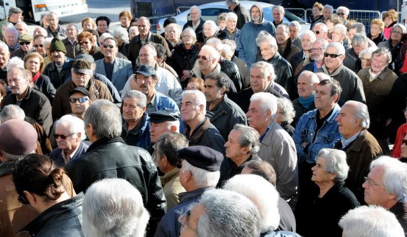 "Υπεξαίρεση" των αποθεματικών και αύξηση εισφορών προκρίνει η κυβέρνηση