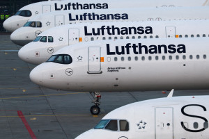Lufthansa-Γ' τρίμηνο: Ρεκόρ εσόδων κυρίως λόγω των premium ταξιδιών