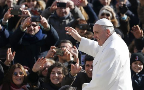 Πάπας: Βοηθήστε τους πρόσφυγες για να εξαφανιστούν οι αμαρτίες σας