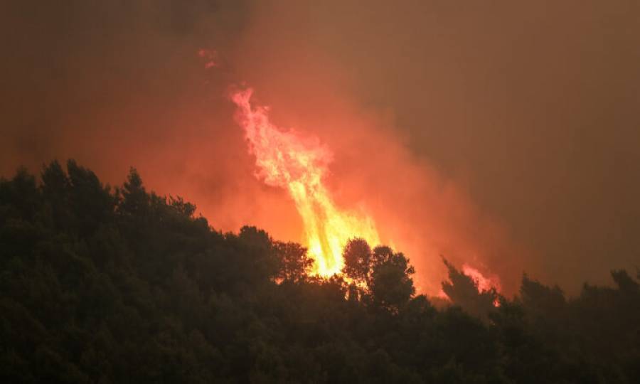 Πυρκαγιά στα Γεράνεια Όρη: Διάσπαρτες εστίες για πέμπτη ημέρα
