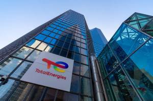 Η TotalEnergies υπογράφει συμφωνίες LNG με το Ομάν