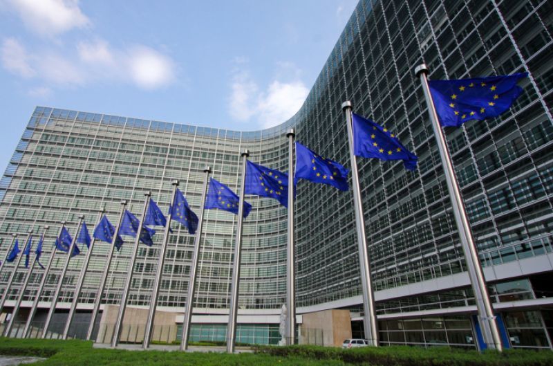 Κομισιόν: Αναρμόδια να παρέμβει στο εμπόριο προσωπικών δεδομενων από ιδιώτες
