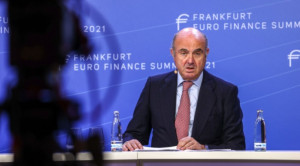 Ντε Γκίντος: Πιθανός ο κίνδυνος ύφεσης για την ευρωζώνη