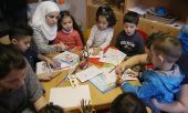 Γερμανία: Προσλήψεις 8.500 δασκάλων για να διδάξουν γερμανικά σε πρόσφυγες
