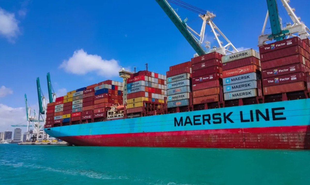Η Maersk έχει 10 πλοία παγιδευμένα στον Κόλπο, με έλλειψη καυσίμων στην Ασία