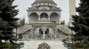 Τζαμί με 80 αμάχους βομβαρδίστηκε στη Μαριούπολη