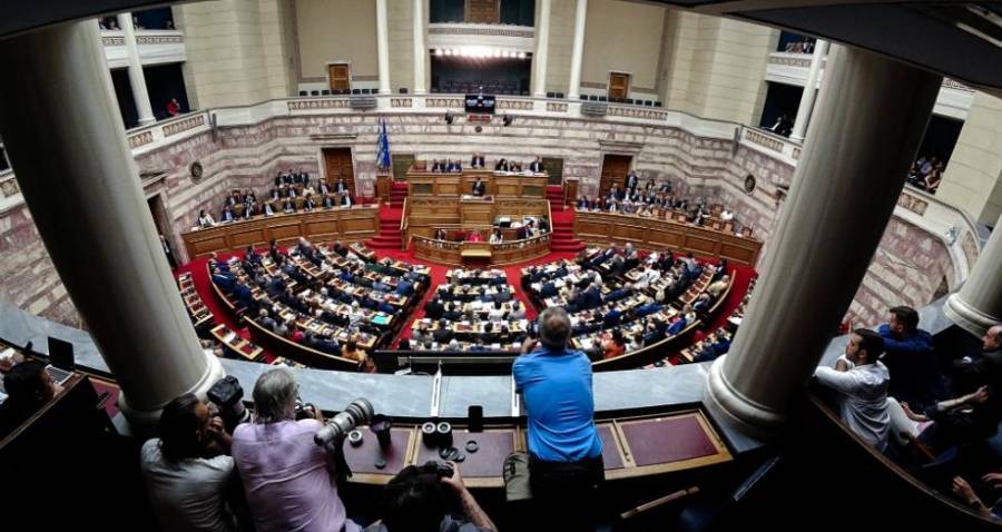 Σύνταγμα και εκλογικός νόμος θα δείξουν πού το πάνε Μητσοτάκης, Τσίπρας, Γεννηματά