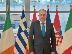 Η ελληνική απάντηση στις προκλήσεις Τσαβούσογλου για τους γυμνούς μετανάστες