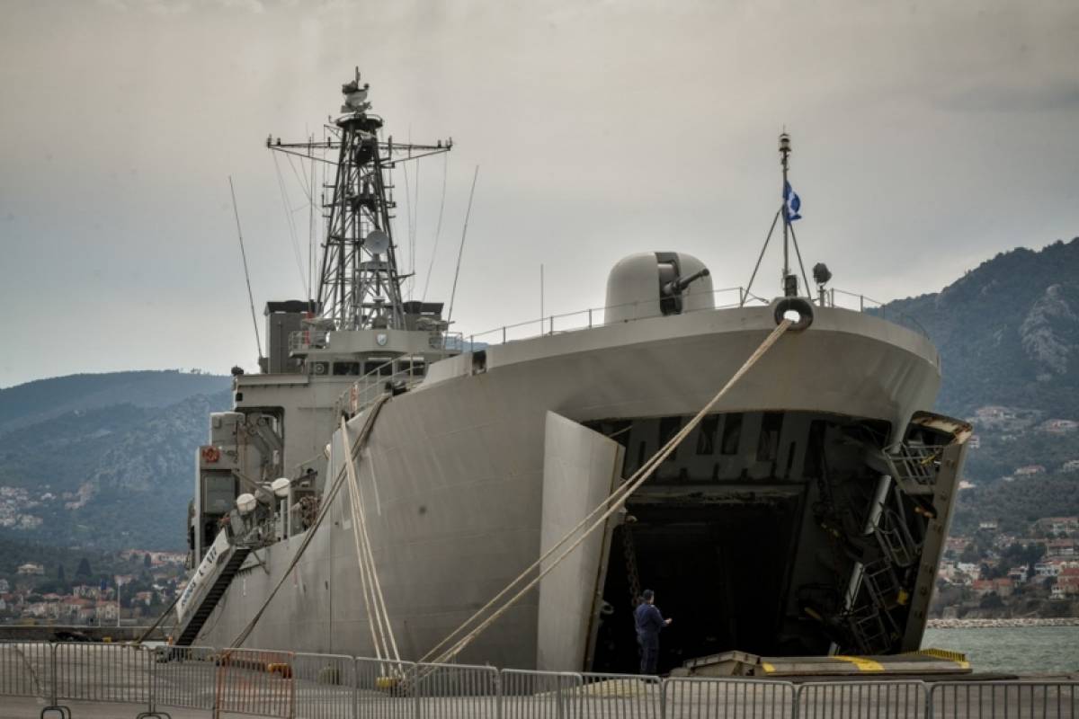 Λέσβος: Αναχώρησε το αρματαγωγό «ΡΟΔΟΣ» με 450 μετανάστες