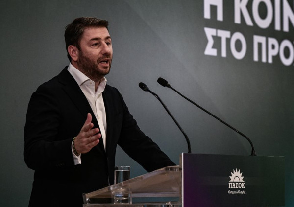 Ανδρουλάκης: Τι είπε για την κατάργηση του δικαιώματος στην άμβλωση στις ΗΠΑ