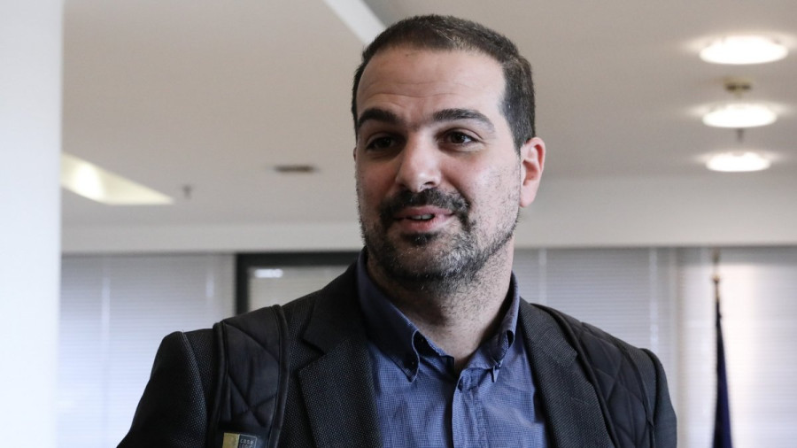 Ο Σακελλαρίδης «αποδομεί» το «όχι» του ΣΥΡΙΖΑ στην πρόταση μομφής