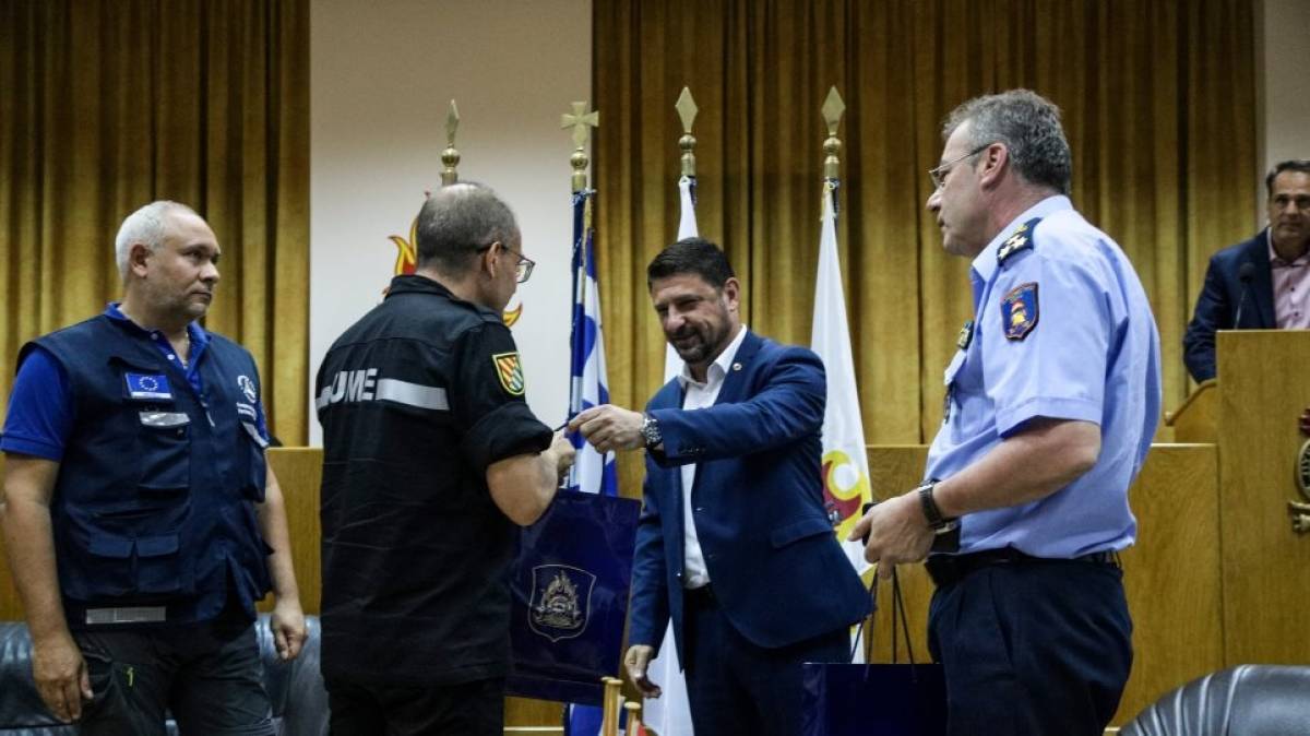 Εύβοια: Βραβεύθηκαν τα ξένα πληρώματα που συμμετείχαν στην κατάσβεση