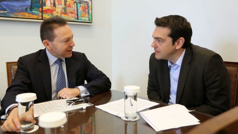 Σε εξέλιξη η συνάντηση Τσίπρα- Στουρνάρα