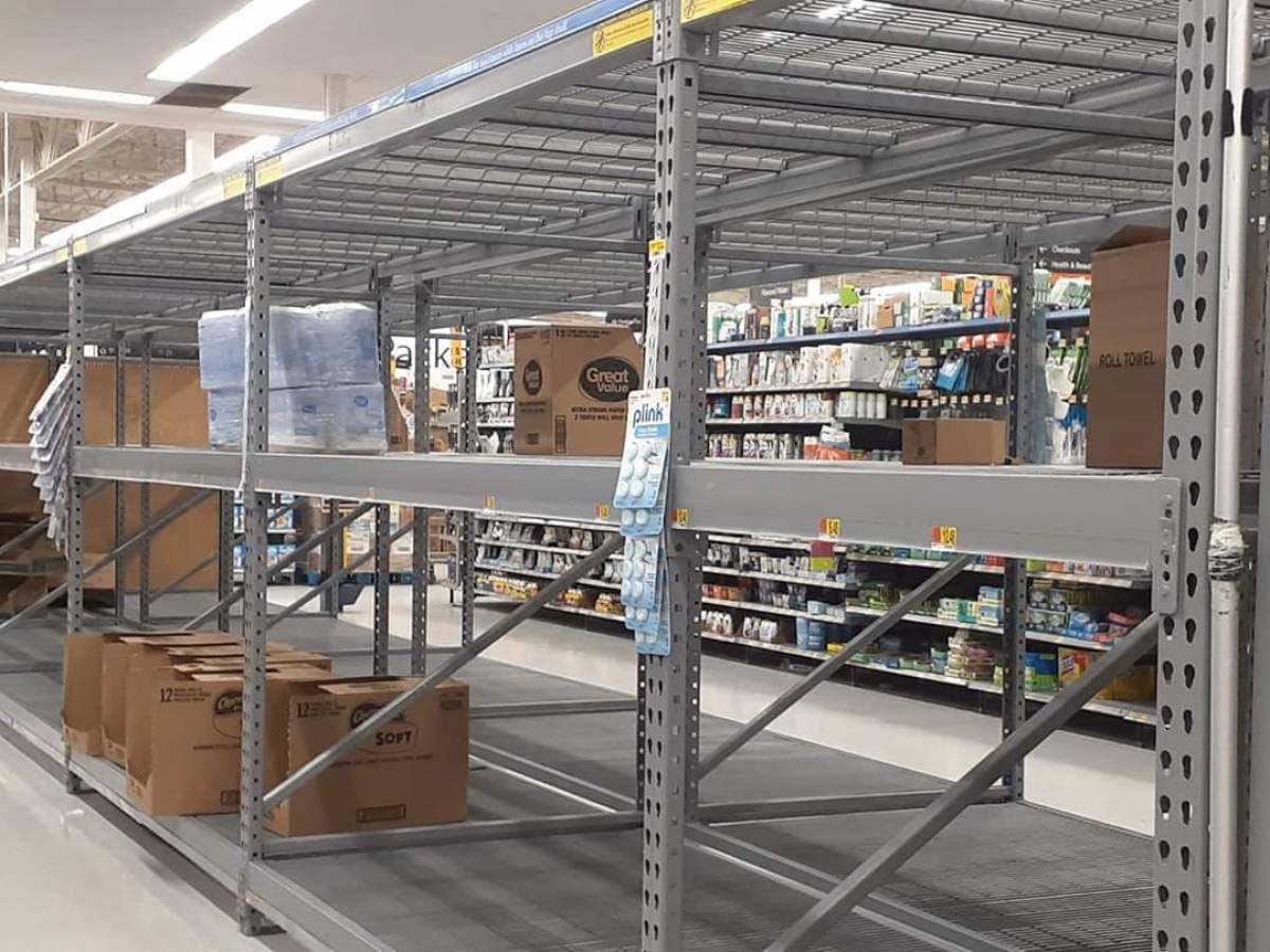 Αμερικανίδα πολίτης στο «R»:Ο κόσμος έχει τρομοκρατηθεί, τρέχουν να στοκάρουν