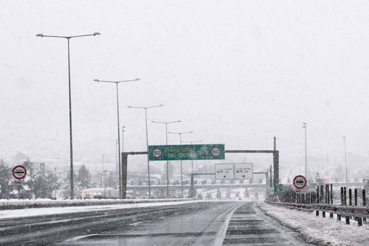 Αθηνών-Λαμίας: Μόνο με αλυσίδες τα ΙΧ από τη γέφυρα Καλυφτάκη