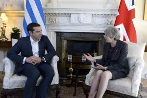 Σε αναζήτηση συμμαχιών για την έξοδο στις αγορές