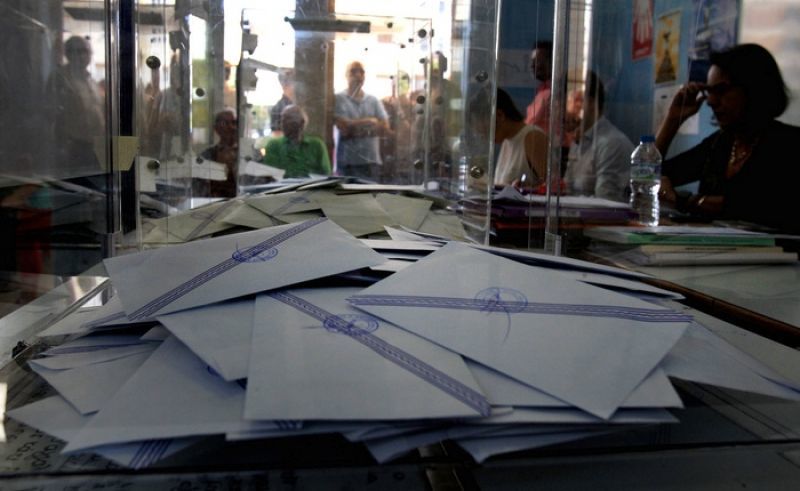 Προβάδισμα ΣΥΡΙΖΑ με 3,1% και 6,1% στον Γ. Παπανδρέου