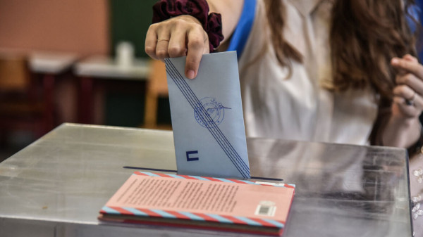 Δημοσκόπηση Real Polls: Σε υψηλό 9μήνου η ΝΔ – «Αγκάθια» η ακρίβεια και τα σκάνδαλα