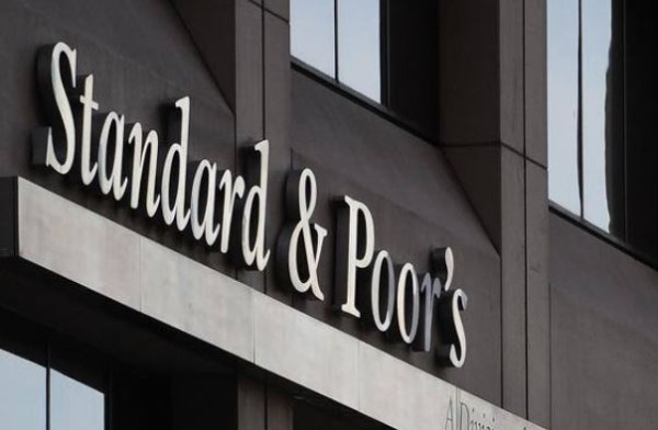 Standard & Poor's: Αναβάθμισε σε θετικό το outlook της Ελλάδας