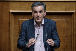 Τσακαλώτος: Δεν έχει καταλάβει ο Μητσοτάκης πώς φτιάχτηκε το «μαξιλάρι»