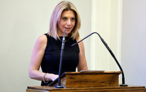 ΕΛΠΙΔΑ για τη Δημοκρατία: Στάχτη στα μάτια, η επιδότηση της τιμής του λίτρου της βενζίνης