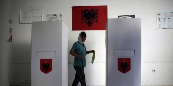 Πολιτική αντιπαράθεση στην Αλβανία μετά την αποχή στις εκλογές