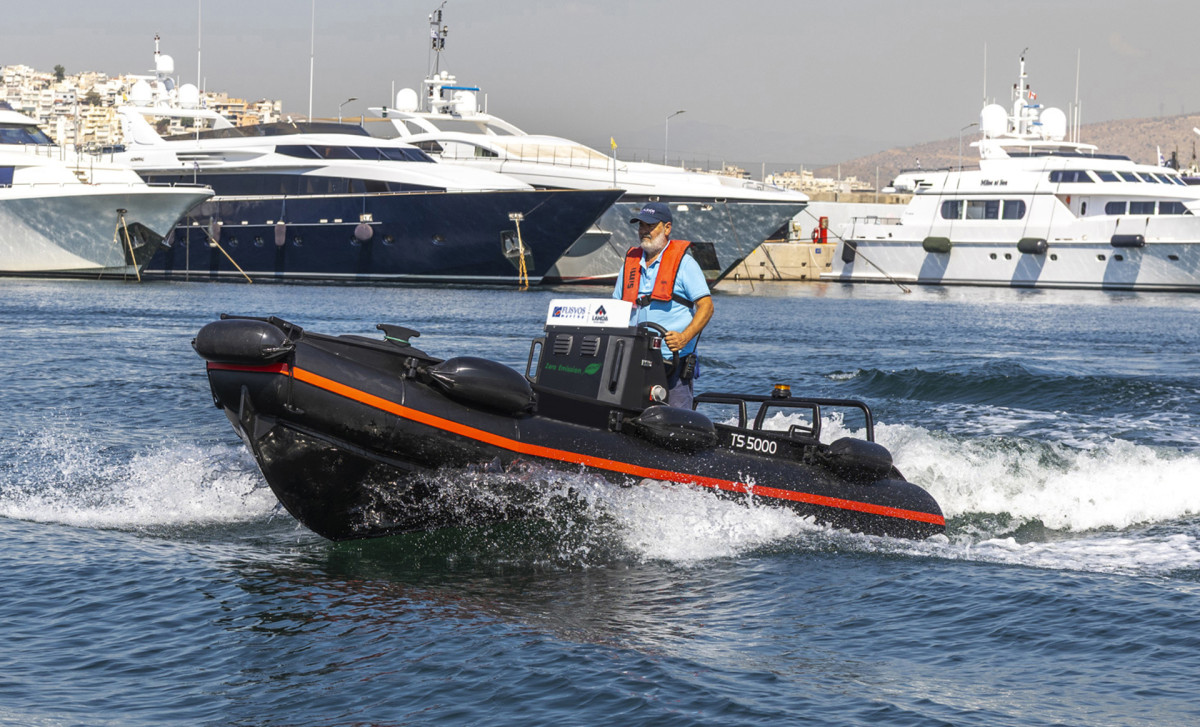 Μαρίνα Φλοίσβου: Το πρώτο ηλεκτροκίνητο σκάφος υπηρεσίας σε ελληνική μαρίνα