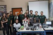 Ελληνικό ρομπότ λέει τα κάλαντα (video)