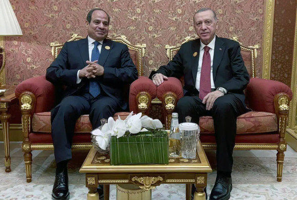 Ιστορική επίσκεψη Ερντογάν στο Κάιρο- Τα… ξαναβρίσκει με Αλ Σίσι