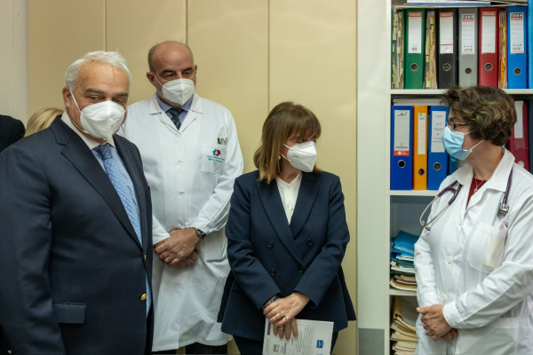 Σακελλαροπούλου: Επίσκεψη στο Σισμανόγλειο Νοσοκομείο