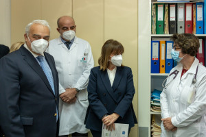Σακελλαροπούλου: Επίσκεψη στο Σισμανόγλειο Νοσοκομείο