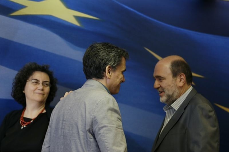 Γεμάτο το «τεφτέρι» υποχρεώσεων του οικονομικού επιτελείου