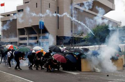 Χονγκ Κονγκ: Νέες συγκρούσεις διαδηλωτών με την αστυνομία